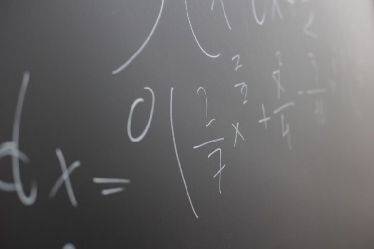 Equação Biquadrada: Como Resolver Passo a Passo (Com Exemplos)