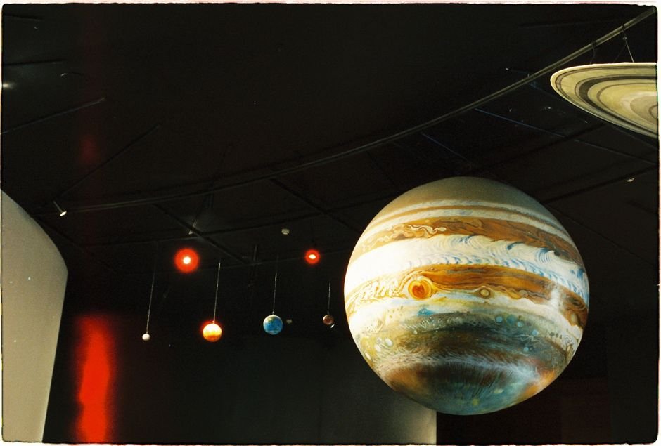 Como os planetas se organizam ao redor do Sol