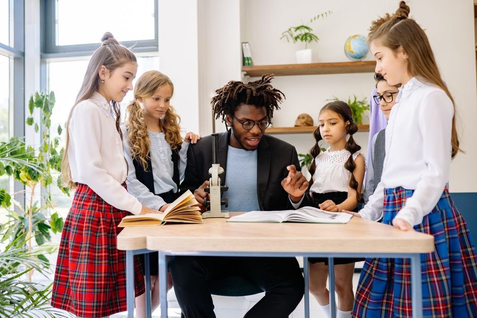 Verbo Transitivo Direto e Indireto (VTDI)